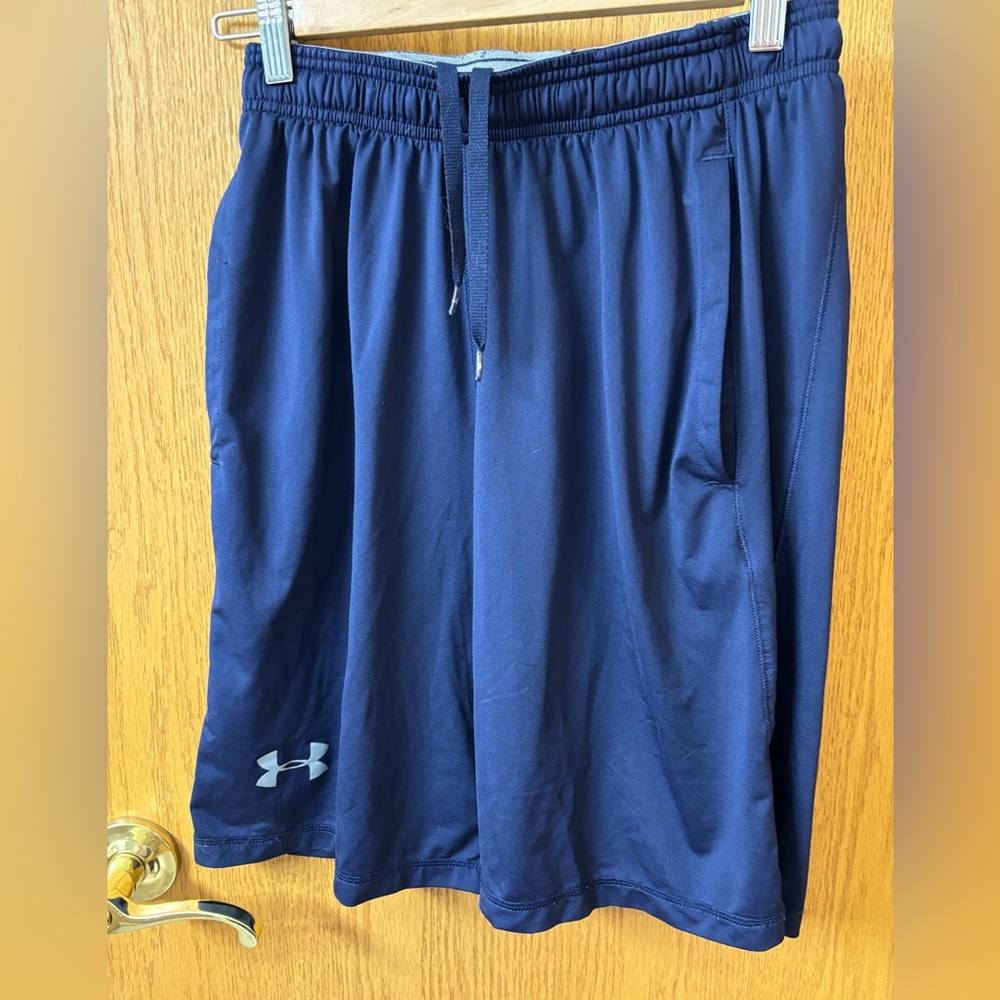 Under Armour Men's small Navy Athletic Shorts